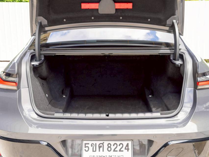 BMW 750e xDrive MSport (G70) ปีจด 2024 17