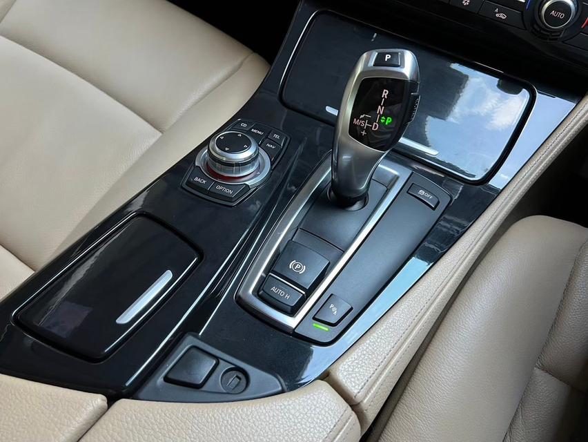 BMW 523i 2.5 F10 Sedan 10
