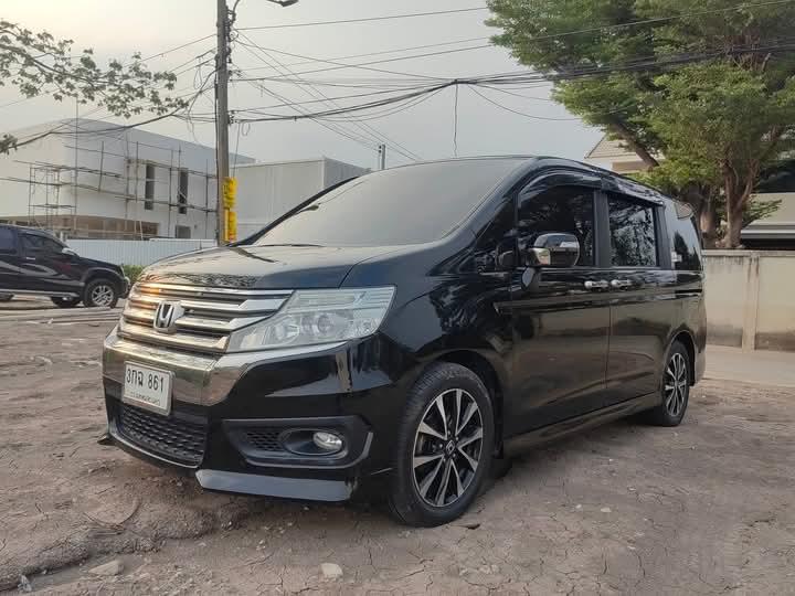 Honda Stepwagon สีดำ 2