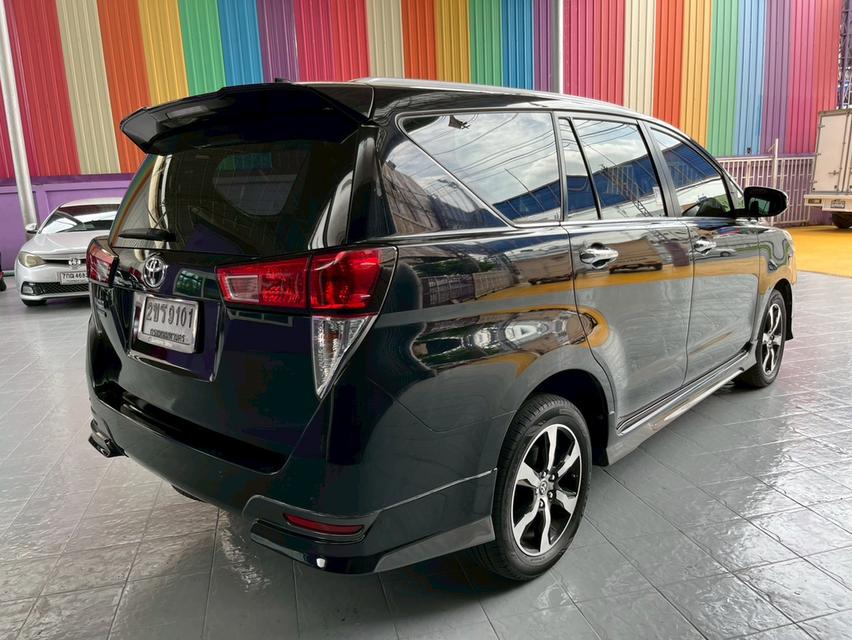 TOYOTA INNOVA CRYSTA 2.8 PREMIUM 2022
