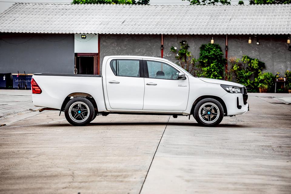 TOYOTA HILUX REVO 2.4 E DOUBLE CAB สีขาว ปี 2018