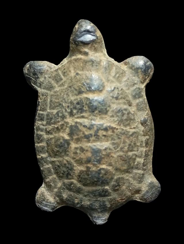 เต่าเนื้อตะกั่วเก่ามีจารด้านหลังไม่ทราบที่ชอบทักได้ครับ