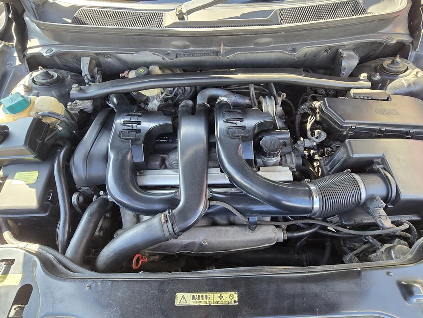 volvo XC90 ปี 2004 สีดำ เอกสารครบโอนได้เครื่องเบนซิน 6 สูบ Turbo คู่ เกียร์ออโต้ ขับ 4×4 awdราคา 145,000 ฿  เงินสด ( เเลก /เทริน volvo รุ่นอื่นได้ ) 10