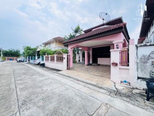 ขายบ้านเดี่ยว 2 ชั้น หมู่บ้านพงษ์ศิริชัย 3 ติดถนนบรมราชชนนี เข้าเมืองสะดวก 1