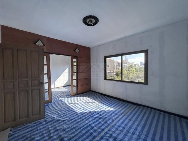 ให้เช่า ขาย โฮมออฟฟิศ 3.5 ชั้น 300 ตรม. ซอยพร้อมศรี ถนนสุขุมวิท 39 ใจกลางสุขุมวิท BTS พร้อมพงศ์ 8