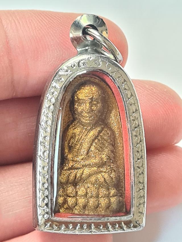 พรผงหลวงปู่ทวด เนื้อว่าน พิมพ์กรรมการ ปิดทอง พระรอด นิรันตราย หลวงปู่ศิลา สิริจันโท ปี 2568 รูปย่อยที่ 3