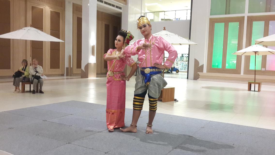 รับงานการแสดงวัฒนธรรมไทยพร้อมการแสดงโชว์ครบวงจร 17