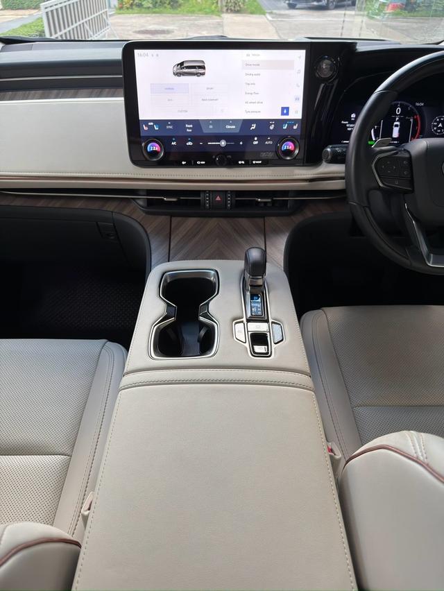 LEXUS LM350hYear 2024Mileage: 12700 km Price : 5.19 m āļĢāļđāļāļāļĩāđ 13