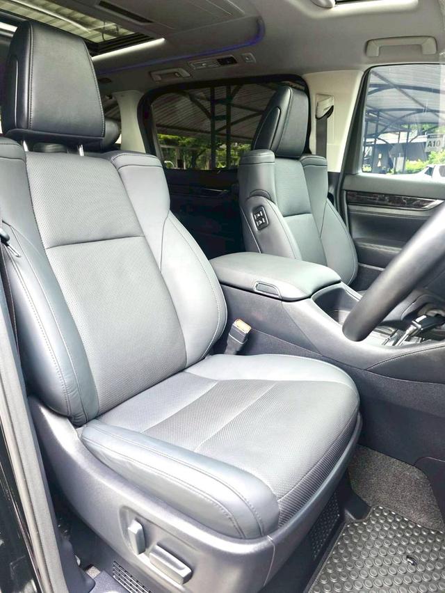 Toyota ALPHARD SRC E-Four สีดำ ปี 2023 ไมล์ 23,000 กม.  8