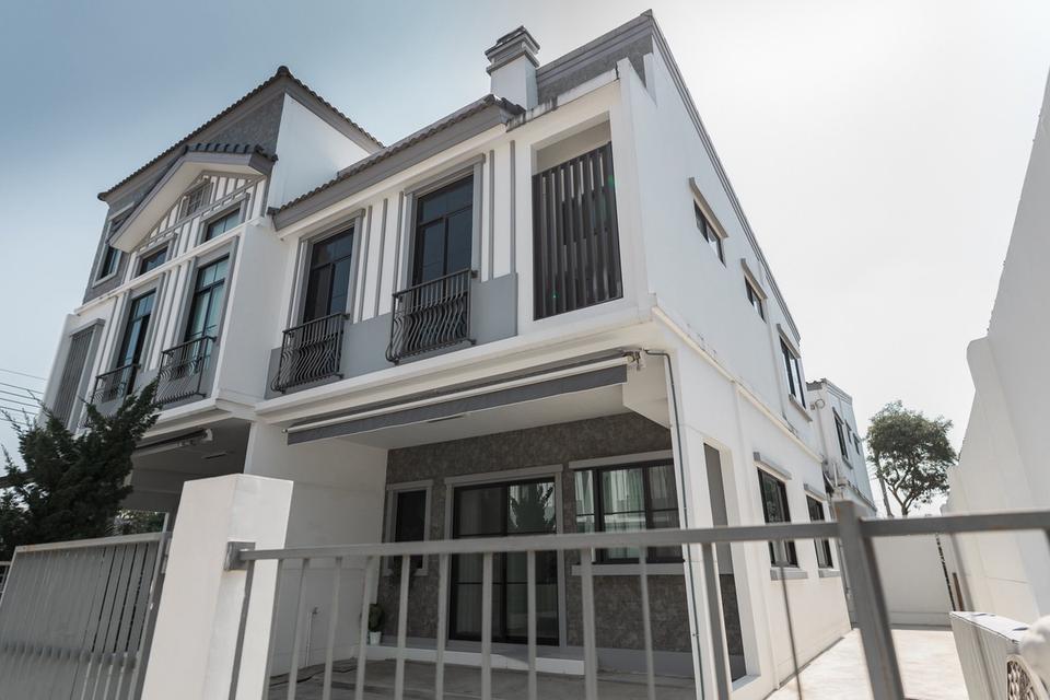 ขาย / เช่า ทาวน์โฮม หลังมุม  Indy 5 Bangna Km.7 โซนส่วนตัว พร้อมเข้าอยู่ 3