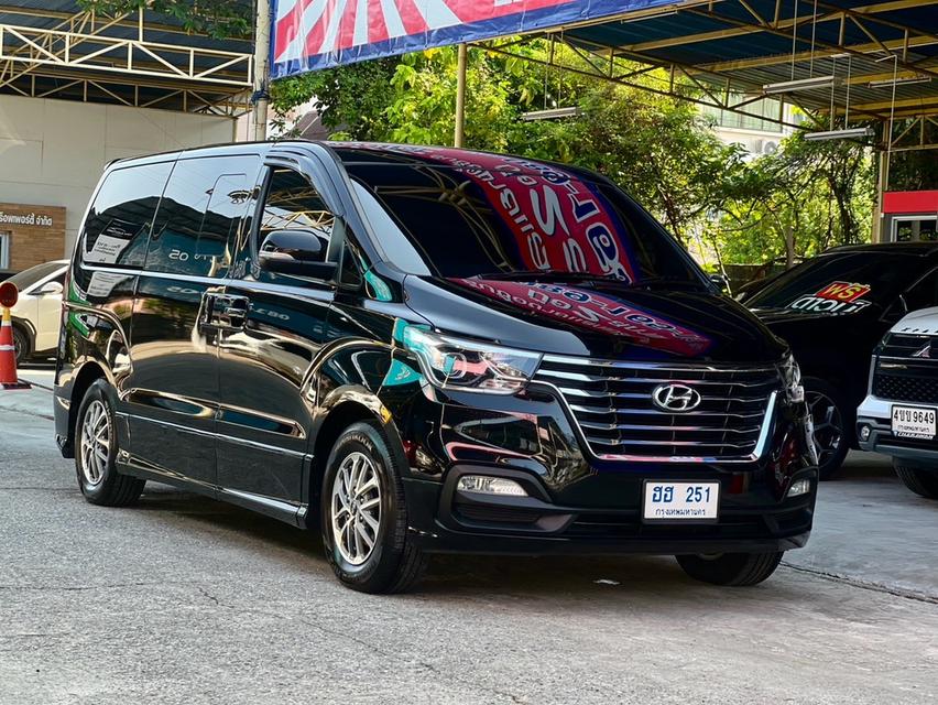 HYUNDAI H-1 รถปี 2018 จด 2019 รุ่น 2.5 ELITE ออโต้ สีดำ ใช้น้อย เลขไมล์ 88,900 km