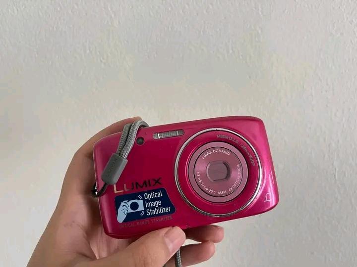 กล้อง Leica สีชมพู