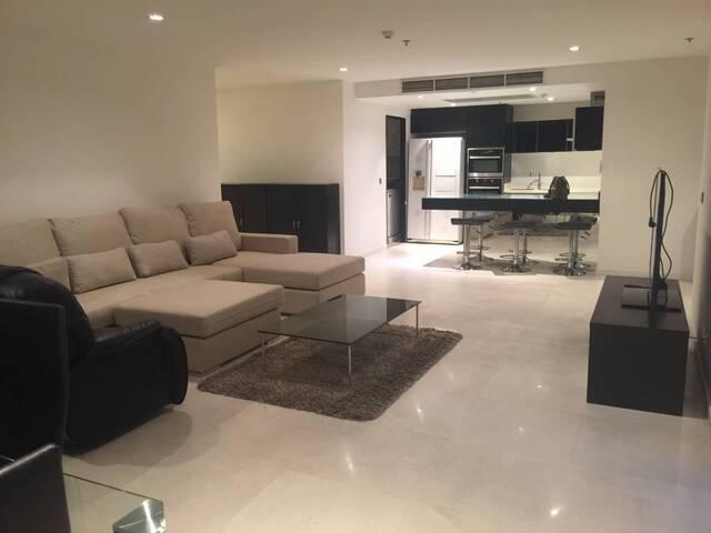 Condo for rent 3 bedrooms prime location in Thonglor 2