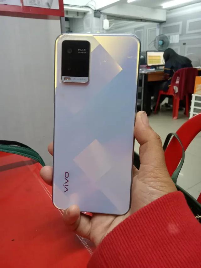 โทรศัพท์มือถือราคาเบาๆ Vivo Y21 6