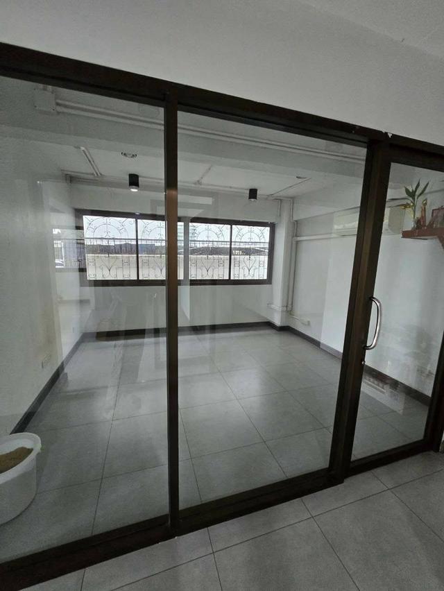 ให้เช่าอาคารสำนักงาน Stand Alone 4.5 ชั้น พื้นที่ 675 ตร.ม. อ่อนนุช 70/1 ใกล้ถนนศรีนครินทร์และรถไฟฟ้าศรีนุช มีลิฟต์ขนสินค้า 5