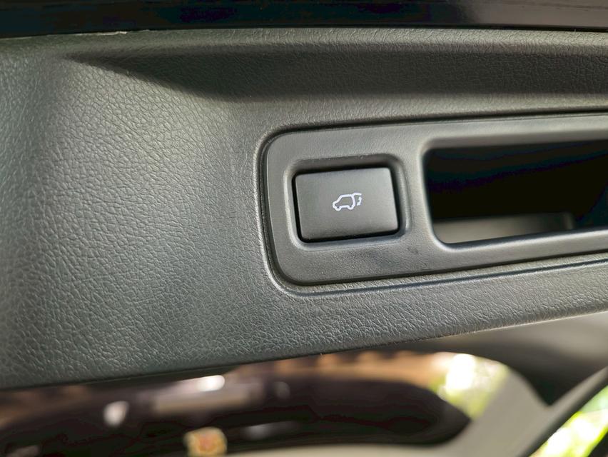 Toyota Fortuner 2.4 V 2WD AT ปี 2019 รถสวยมือเดียว รุ่นท๊อปขับ2 19