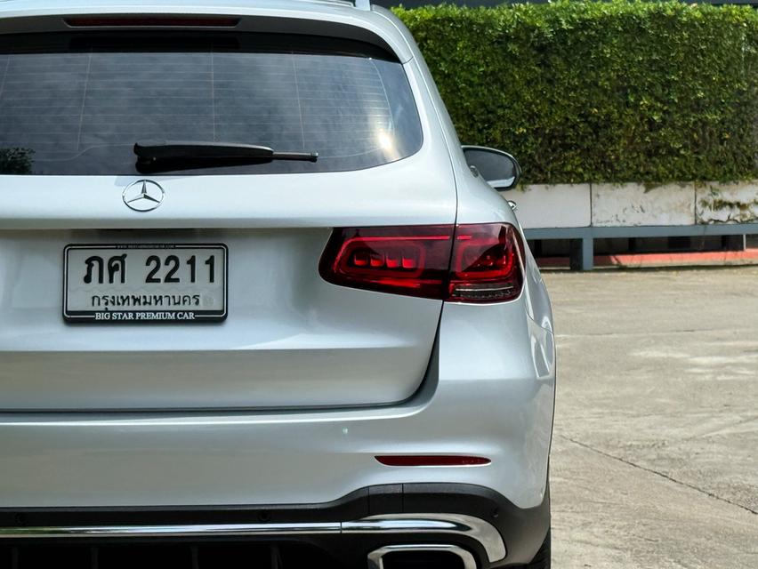2022 BENZ GLC 220D AMG รถมือเดียวออกป้ายแดง รถวิ่งน้อย เข้าศูนย์ทุกระยะ ไม่เคยมีอุบัติเหตุครับ 9