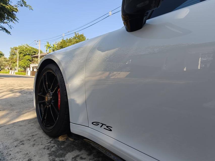 Purche 911 carrera4 GTS 8