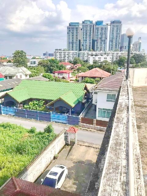 มีสนามหญ้าหน้าบ้าน 178 ตร.วา.แฟชั่น 1.6กม.ขาย ให้เช่า บ้านหลังใหญ่ 3.5ชั้น 4นอน 4น้ำ 720 ตร.ม. MRT คู้บอน 900 ม.ถ.รามอิน 4