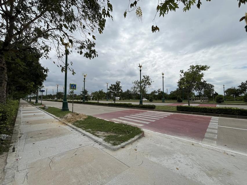 ขายที่ดินเปล่า ติดถนนอุทยาน (อักษะ) เดินทางได้ทั้ง ถนนพุทธมณฑลสาย 3 - ถนนพุทธมณฑลสาย 4 ขนาดที่ดิน 2 ไร่ 92.5 ตรว. 992.5 ตารางวา หน้ากว้างติดถนน 28 ม. 4