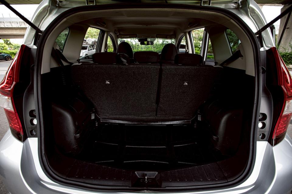 Nissan Note 1.2V ปี 2017 สีเทา สวยสภาพดี 13