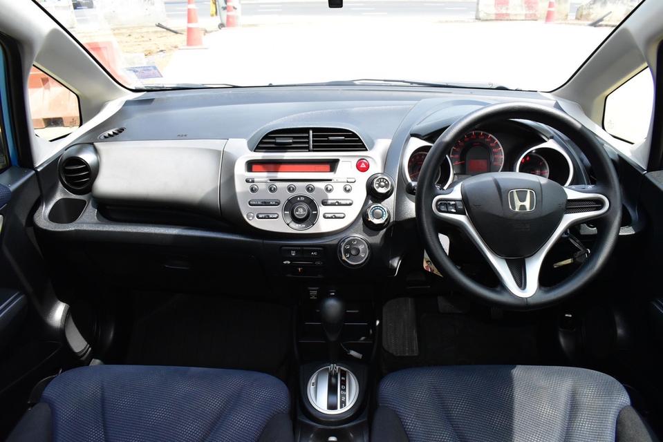 รหัสรถ PB4051 HONDA JAZZ 1.5V AUTO 2013 เบนซิน 10