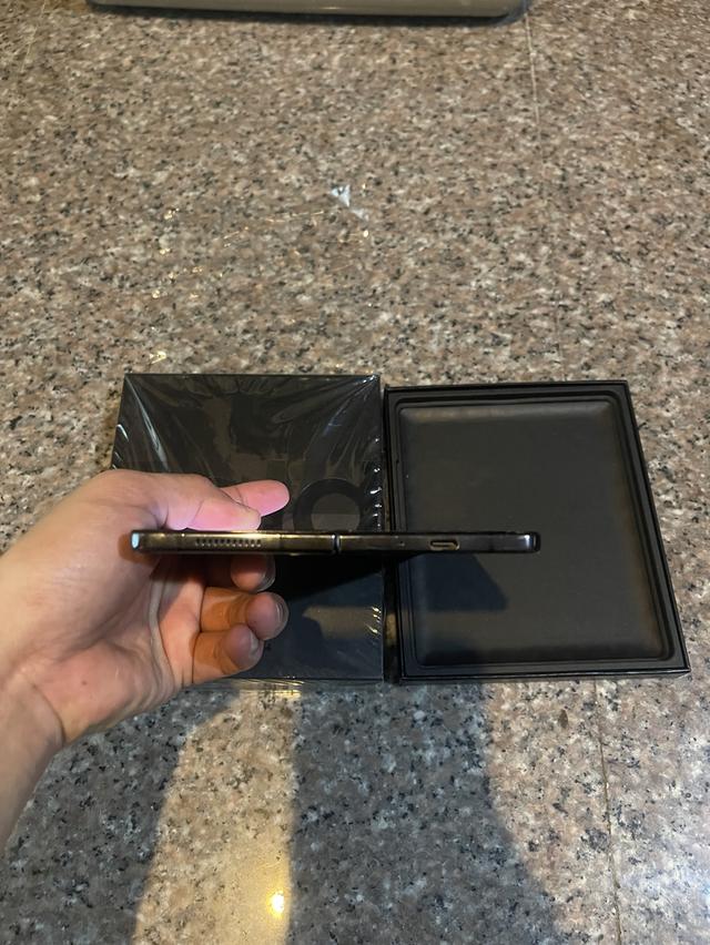 ขายSamsungFold4สีPhontom Black256กิ๊กยกกล่องอีมี่ตรงจอกางสุดไม่มีจุดหายากมากๆๆ 4