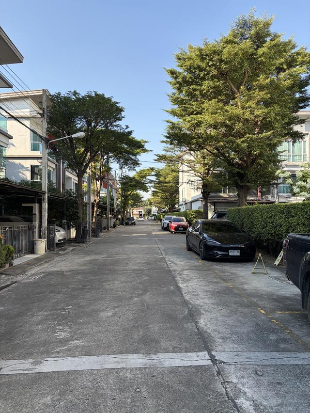 เช่า/ขาย หมู่บ้านดิไอบ๊อก เกษตรนวมินทร์ 3 ชั้น 3 ห้องนอน 3 ห้องน้ำ เดินทางสะดวกใกล้ถนนใหญ่ 19.3 ตรว. เช่า 15000 บาท/เดือน ขาย 3.49 ล้าน 7