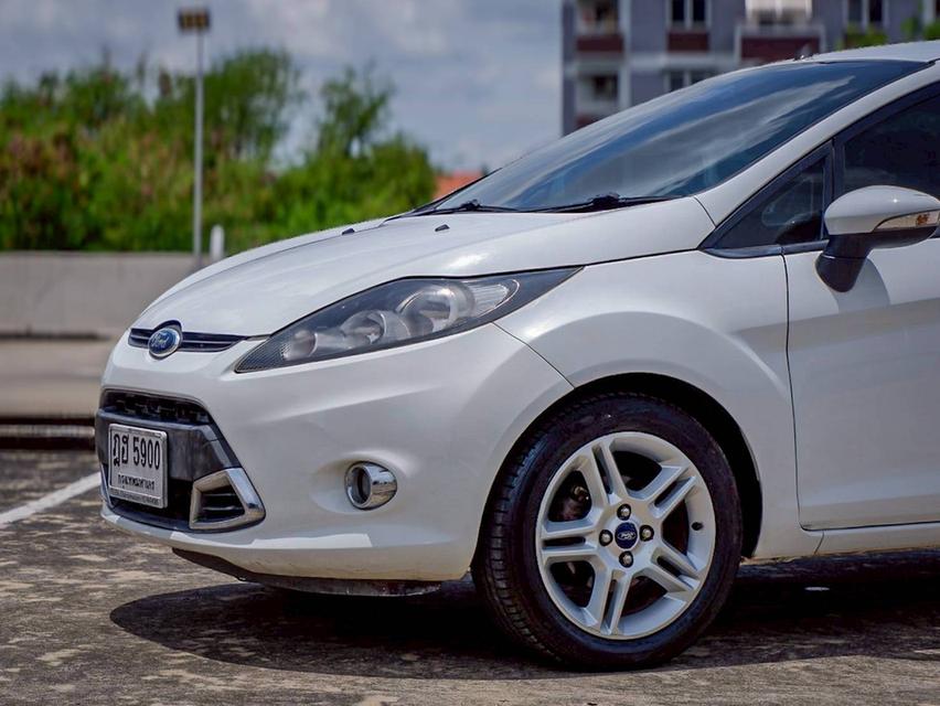 FORD FIESTA 1.6 SPORT โฉม 4Dr เกียร์ Auto สีขาว ปี2010
