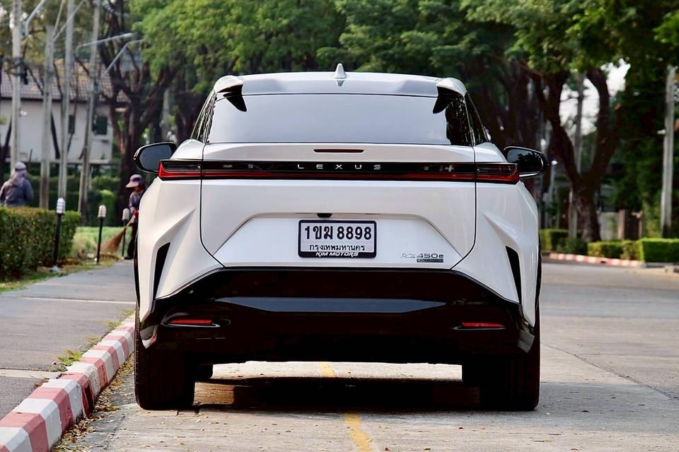Lexus RZ450e Premium ปี 2024 รถหรูสภาพใหม่ ถูกกว่าป้ายแดงเป็นล้าน รูปที่ 4