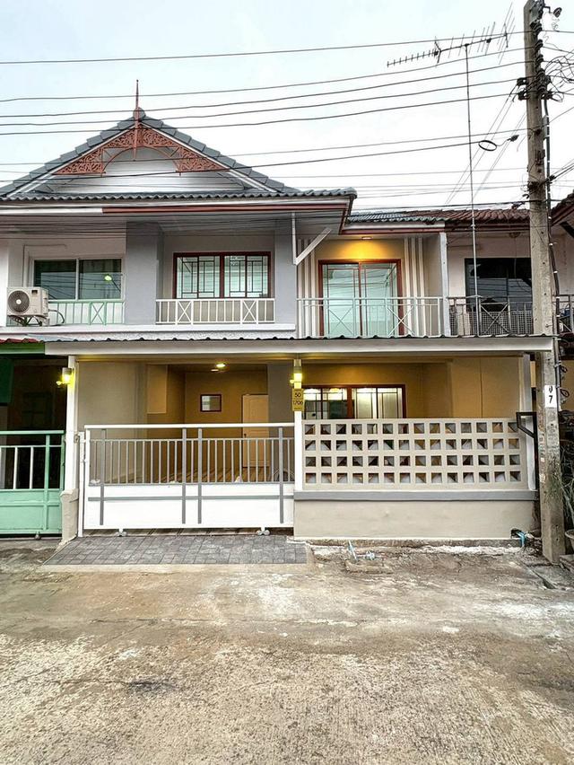 หมู่บ้านพฤกษา3 ถนนวัดลาดปลาดุก บางบัวทอง ทาวน์เฮาส์ 2 ชั้น ตกแต่งใหม่พร้อมอยู่ หน้ากว้าง6เมตร ใกล้ตลาด สามารถเดินขึ้นรถตู้ได้สบาย 1