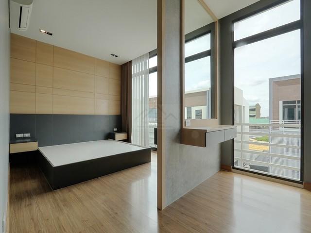 ขายโฮมออฟฟิศสไตล์โมเดิร์น 4ชั้น DISTRICT ดิสทริค เอกมัย-รามอินทรา (รามอินทรา 40) ชุดเฟอร์ ระบบแอร์, ระบบ LAN และ Wi-Fi พ 7