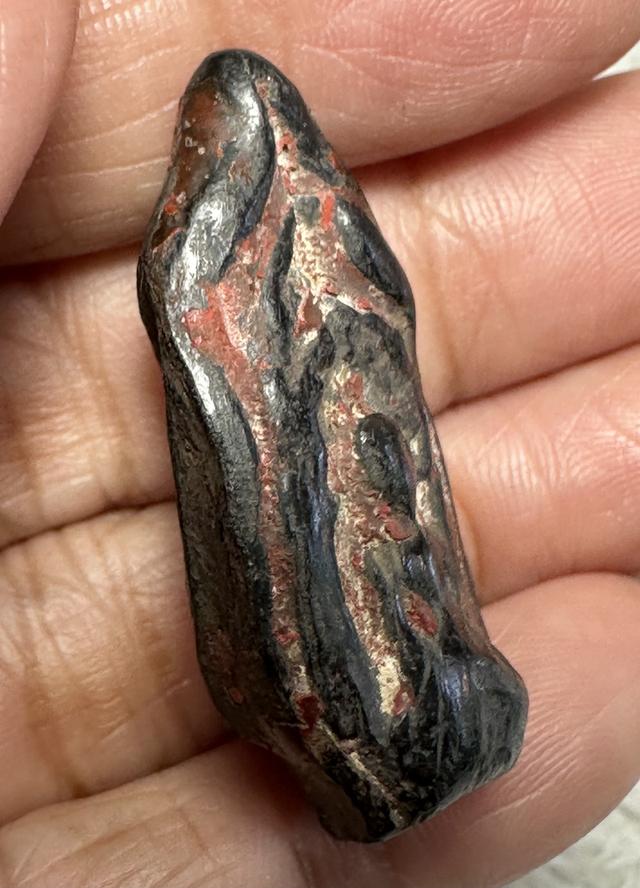 พระกริ่งคลองตะเคียน ด้านหลังกระเทาะเดิม ลงรักร่องชาด มีกริ่ง 7