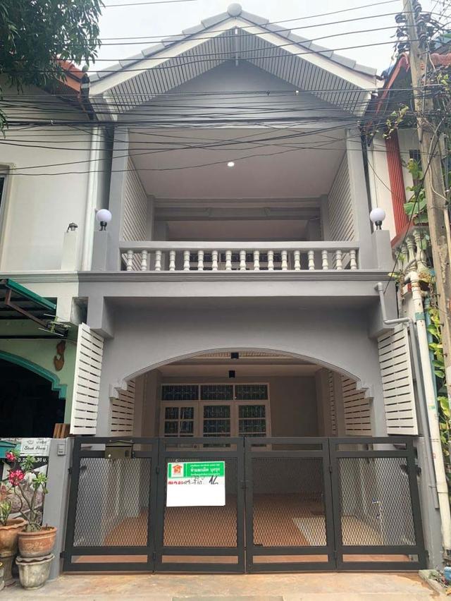 ขาย :ทาวน์เฮาส์ 2 ชั้น หมู่บ้านอัมรินทร์ 3 ผัง 4 ถนนสายไหม 15 