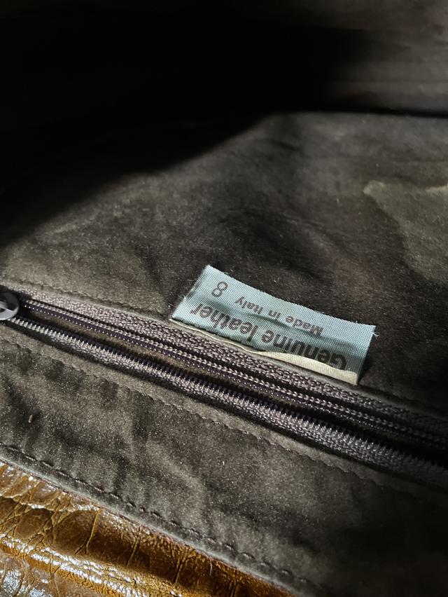 กระเป๋าหนังถือ