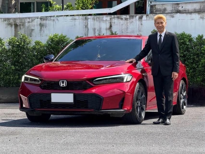 HONDA Civic FE 2.0 e:HEV RS MNCสีแดง เกียร์ออโต้ปี 2025 เลขไมล์ 25,000 กม.