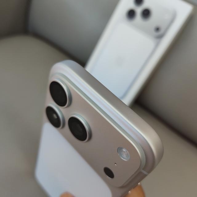 ⚪️ iPhone 17 Pro (256GB) สีขาว ⚪️แบตเตอรี่ 100% (ชาร์จเพียง 32 รอบ) สภาพนางฟ้าไร้รอยกริ๊บ รูปที่ 2