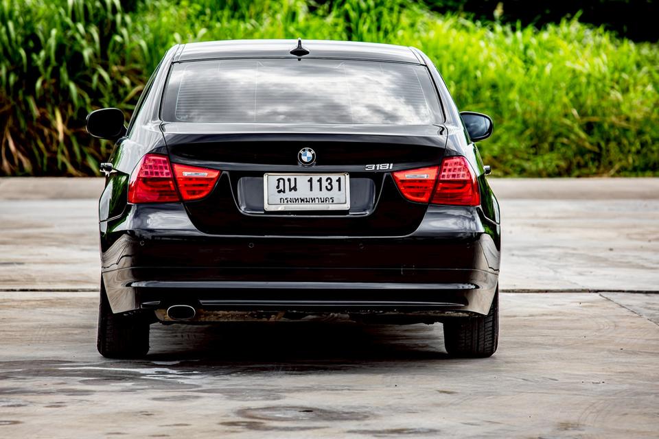 Bmw 318i ปี 2010 สีดำ มือเดียวป้ายแดง 6