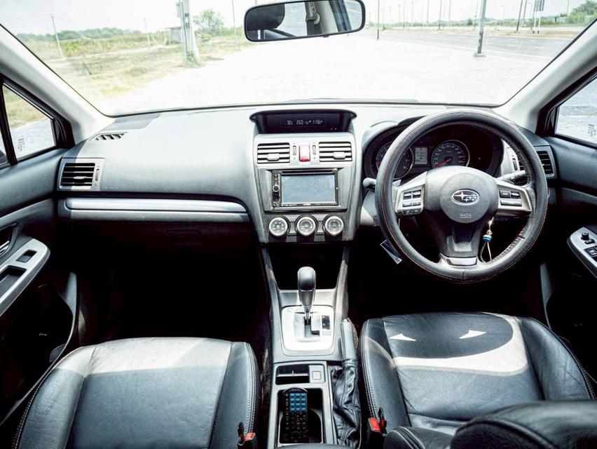 Subaru Xv 2.0i AWD สีดำ ปี 2015 มือเดียวป้ายแดง 8