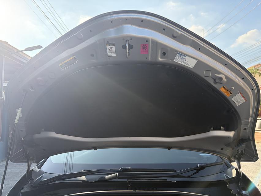 Toyota C-HR 1.8 Hybrid High (ตัวท็อป) ปี 2019 สีเทา 11