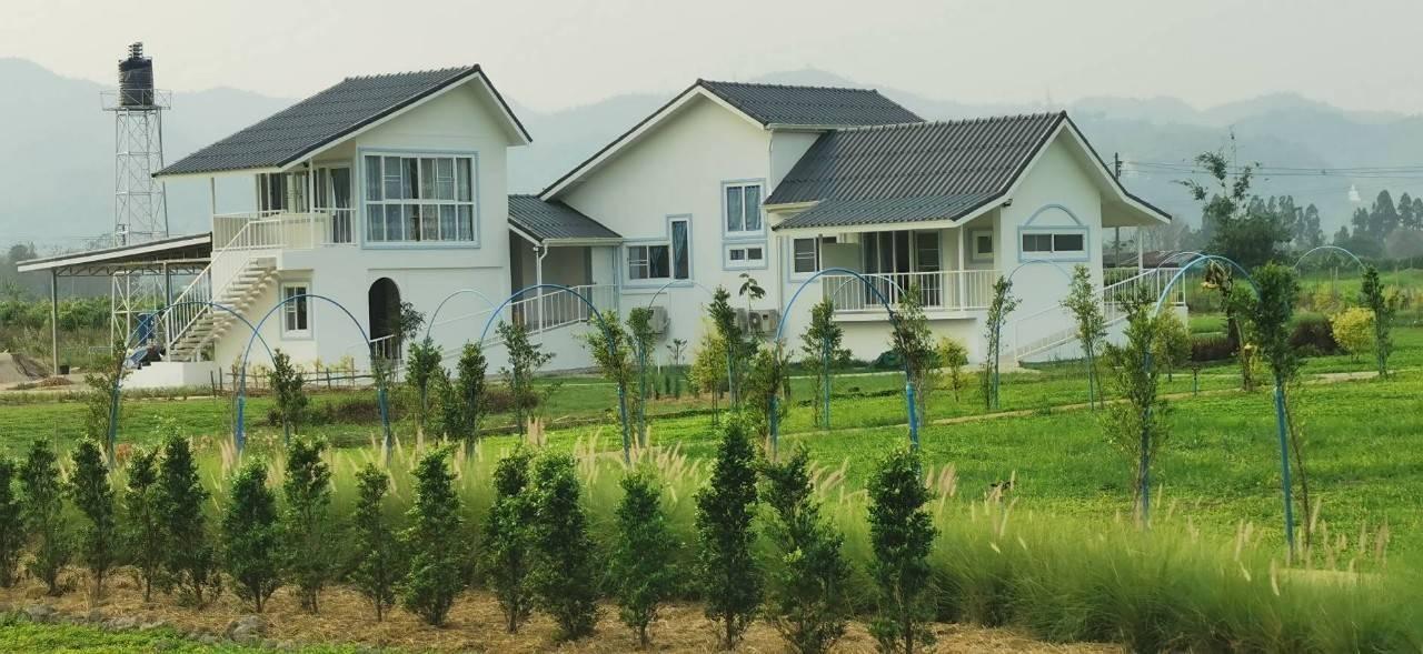 ขายบ้านพักตากอากาศ 3 หลัง โฉนด 10.2 ไร่ เขาล้อมรอบ 360 ํ เชียงใหม่ 2
