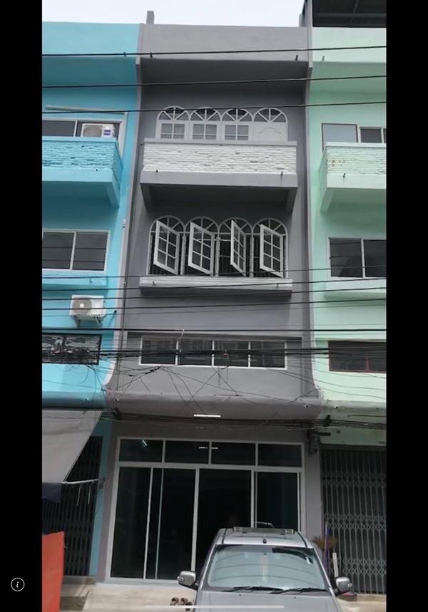 ขายตึกแถว 4 ชั้น ต่อเติมเต็ม เอกชัย 69/1 ราคา 2.1 ล้าน T. 086-4540423 1