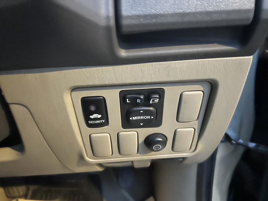 รถยนต์ Toyota Fortuner 3.0 V Auto ขับ2 ปี 2010 รูปที่ 13