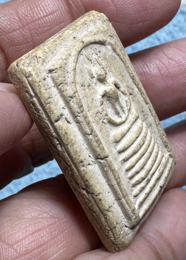 พระสมเด็จวัดเกศไชโย พิมพ์เจ็ดชั้นนิยม รูปที่ 3