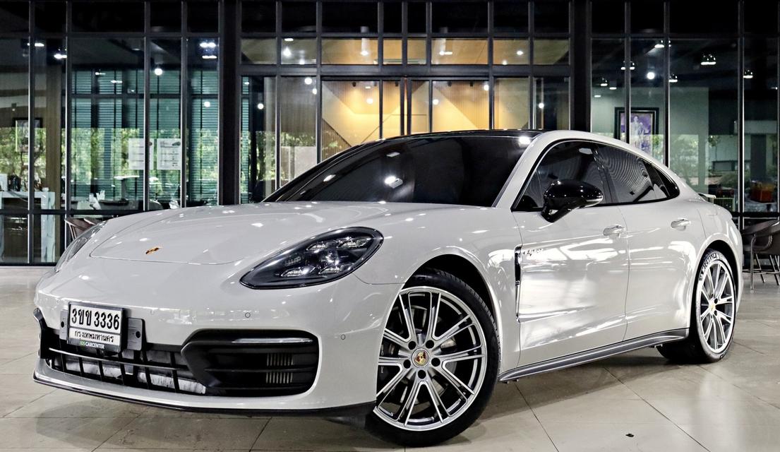 Porsche Panamera 4 E-Hybrid (Crayon)