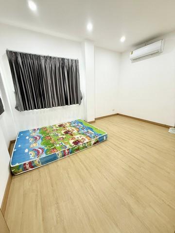 ให้เช่าโฮมออฟฟิศ อาคาร สำนักงาน 4 ชั้น บี สแควร์ พระราม9 B Square เหม่งจ๋าย เลียบด่วนเอกมัย รามอินทรา 3