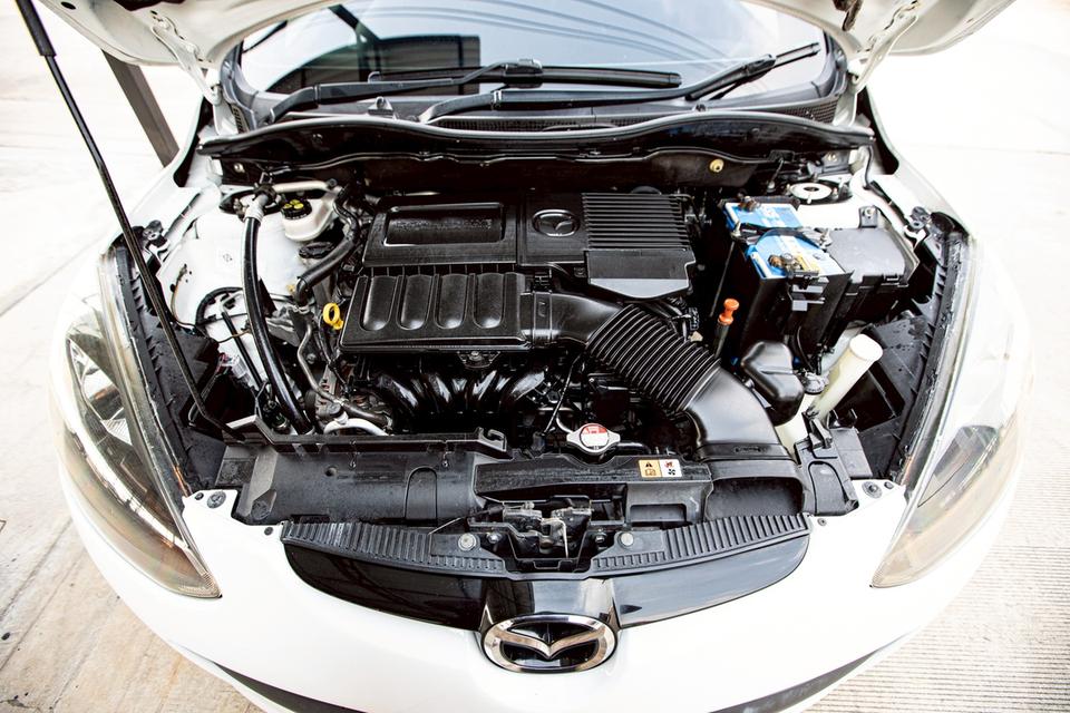 Mazda2 1.5 Spirit Sport สีขาว ปี 2011 รูปที่ 14