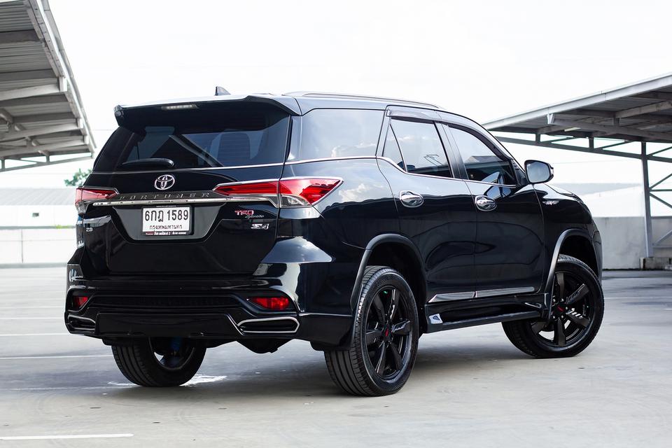 TOYOTA Fortuner TRD Sportivo 2.8 [4x4] Blacktop 14