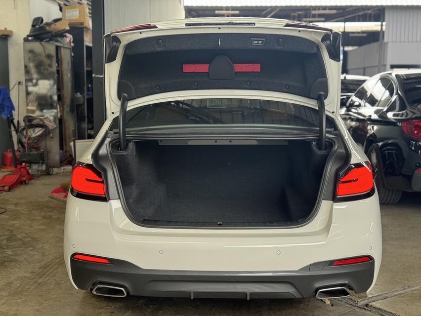 รหัสรถ BM2420 BMW 520d M-Sport LCI 2022