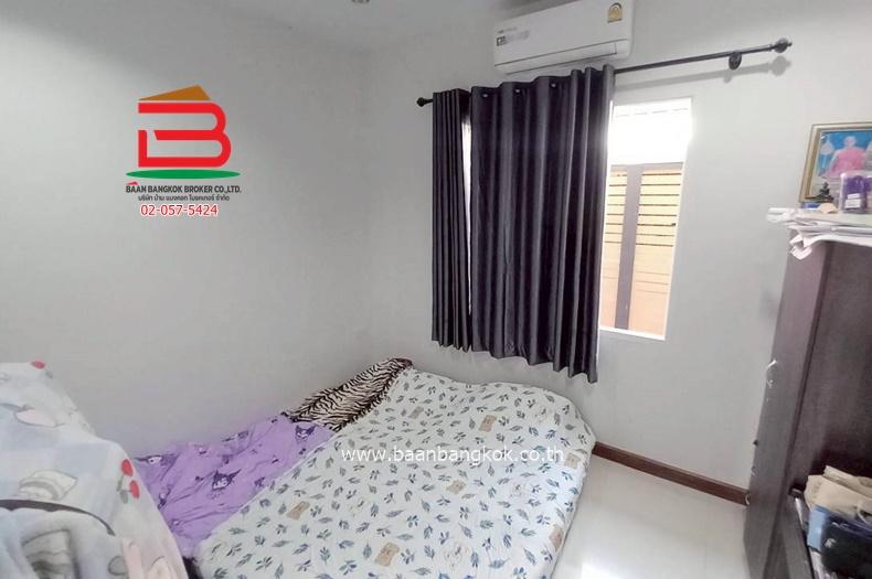 บ้านเดี่ยว 1 ชั้น หมู่บ้าน ฐานมั่นคง 15 เนื้อที่ 68 ตรว. (ซอยเอราวัณ 27) ถนนเอราวัณ 1 ตำบลคลองสอง อำเภอคลองหลวง ปทุมธานี 8